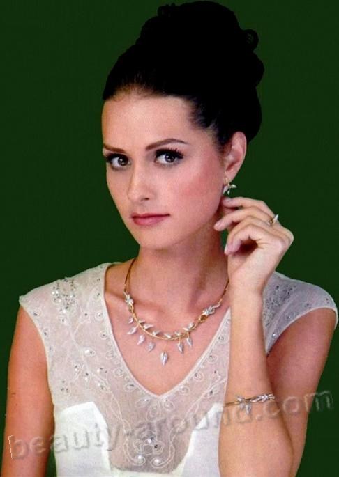 Yasemin Ergene beautiful Turkish actress photo