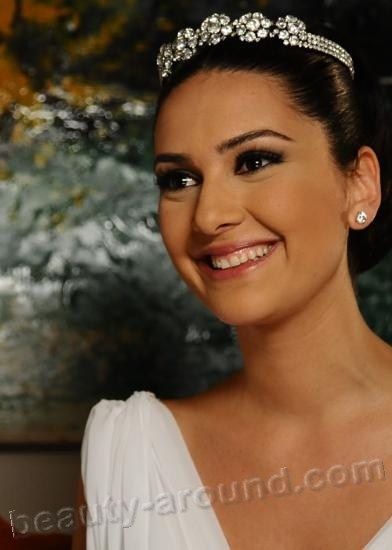 Berguzar Korel beautiful Turkish actress photo
