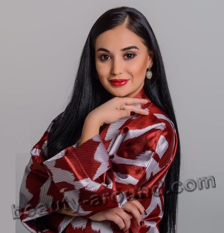 Uzbekistan singer Hadicha picture