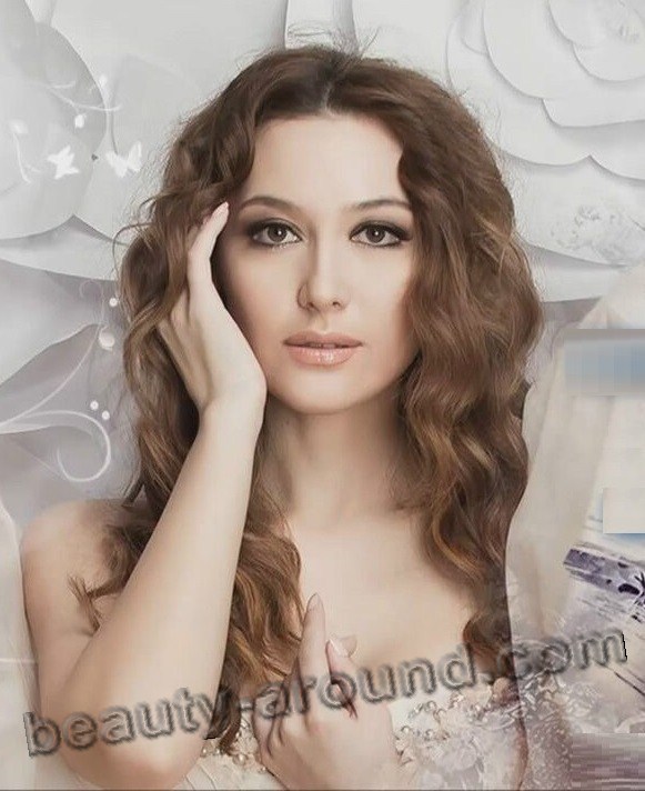 Lola Yoldosheva sexy Uzbek female singer photo