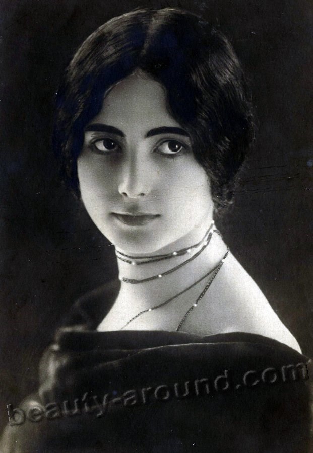 Vintage photo Jewish woman