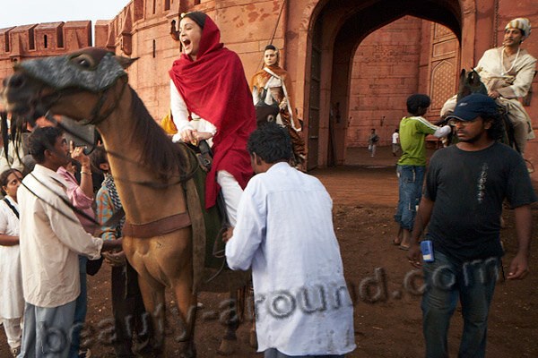Айшвария Рай / Aishwaria Rai на лошади фото