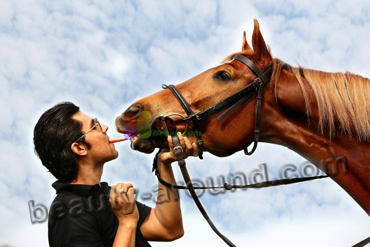 Рандип Худа / Randeep Hooda фото с лошадью