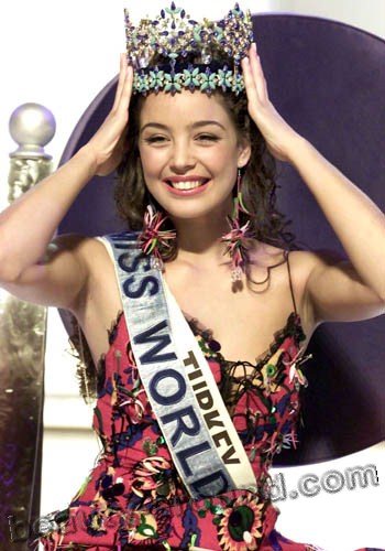 Azra Akin winner of Miss World 2002 photo