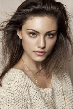 Phoebe Tonkin  photo