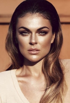 Serinda Swan  photo