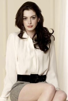 Anne Hathaway photo