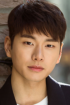 Lee Yi-kyung photo