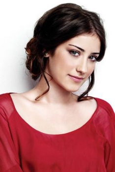 Hazal Kaya photo